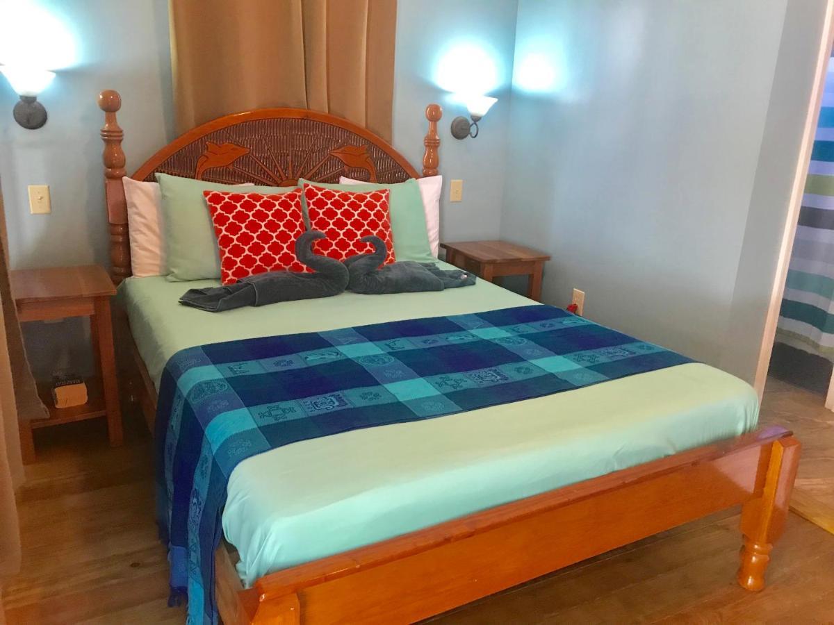 קורוזאל Tilt-Ta-Dock Resort Belize מראה חיצוני תמונה